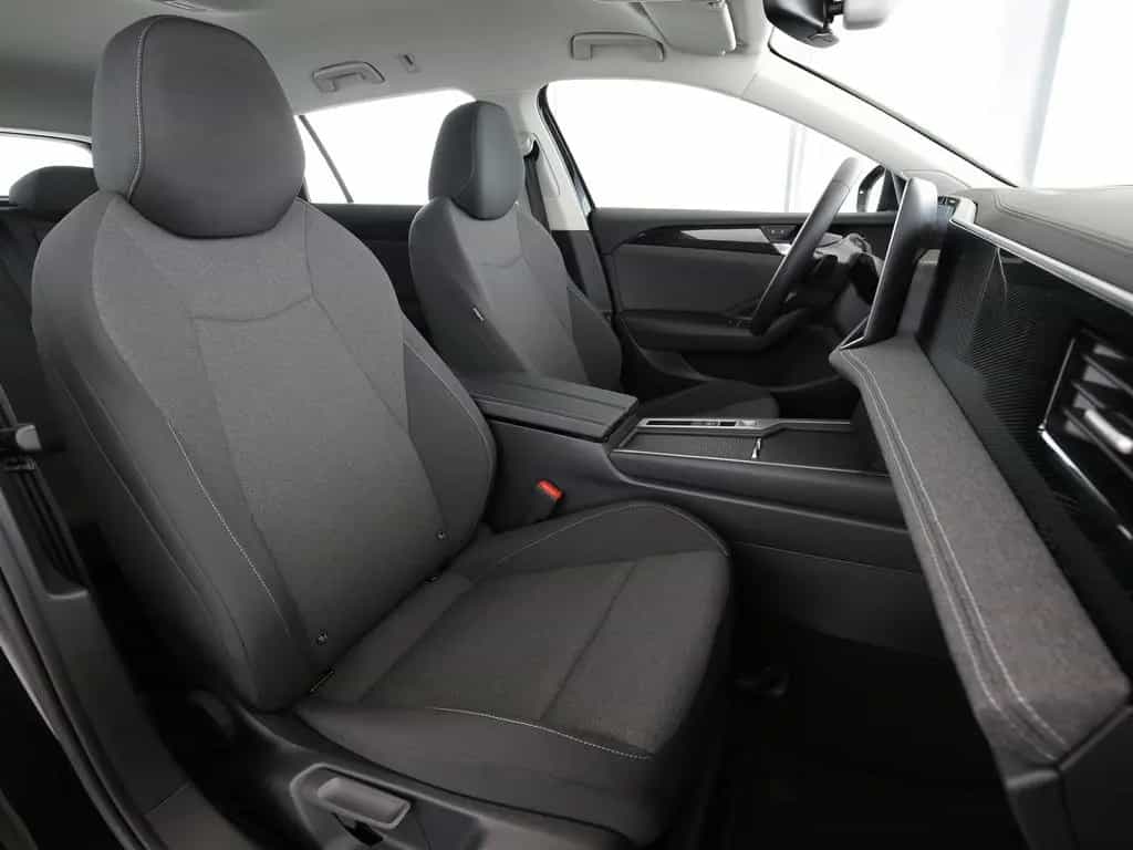 Volkswagen Passat Variant 1.5eTSI 150PS DSG Navi LED SHZ Le 12/2024-photo-16