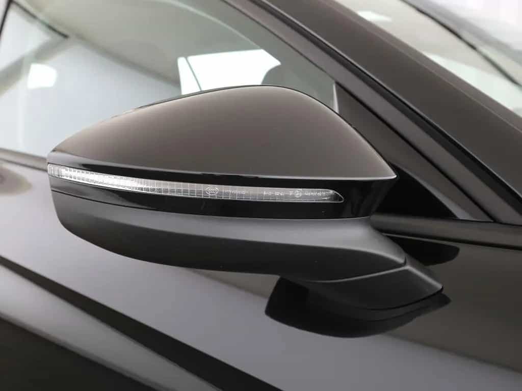 Volkswagen Passat Variant 1.5eTSI 150PS DSG Navi LED SHZ Le 12/2024-photo-19