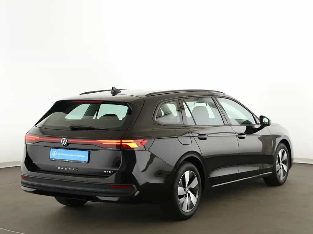 Volkswagen Passat Variant 1.5eTSI 150PS DSG Navi LED SHZ Le 12/2024-photo-6