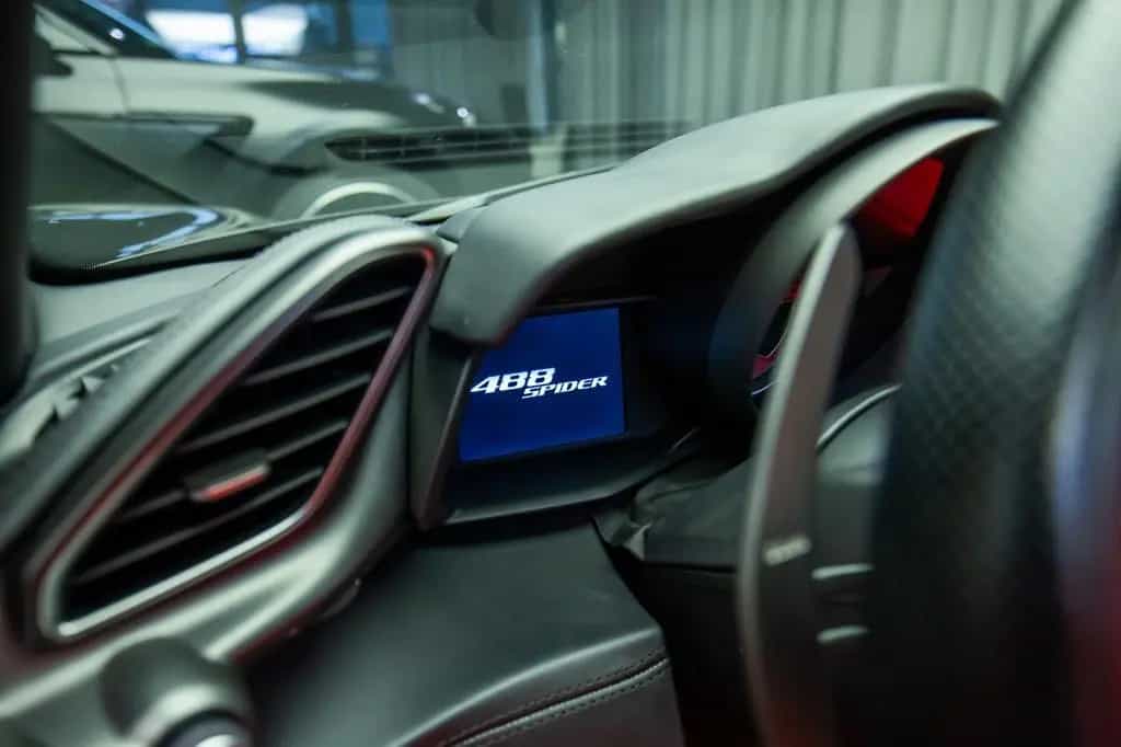Ferrari 488 Spider LIFT, Carbon, Warranty, Well Mantaine 02/2018-photo-16