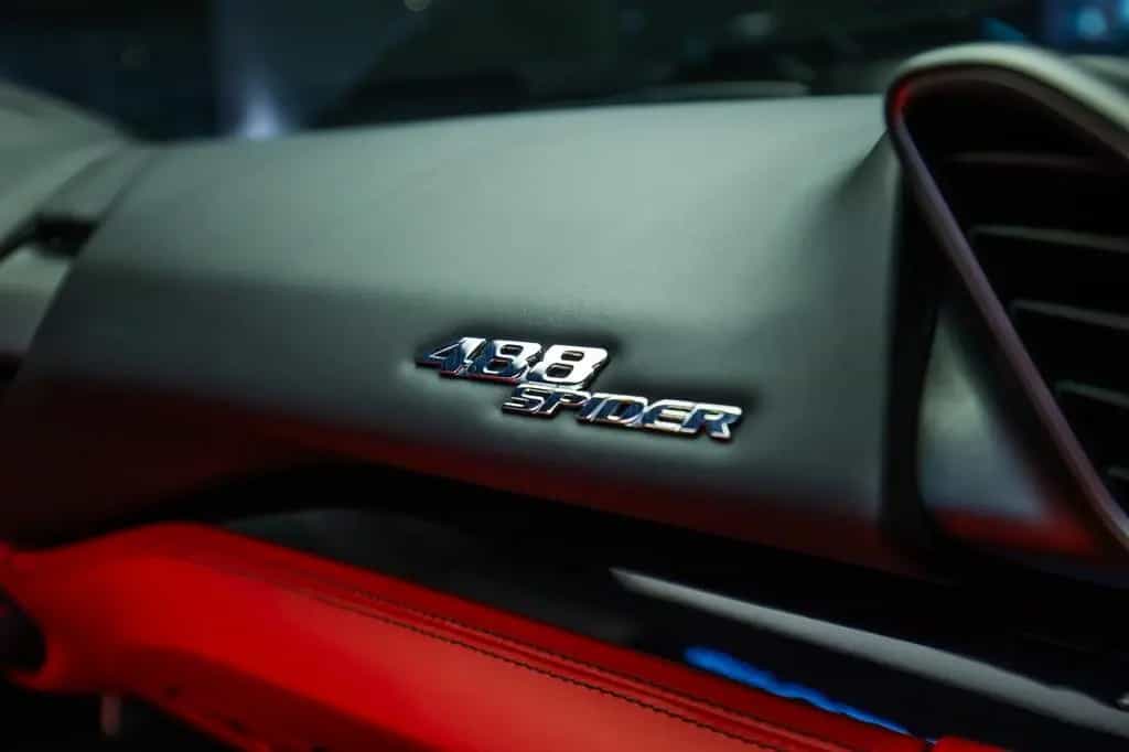 Ferrari 488 Spider LIFT, Carbon, Warranty, Well Mantaine 02/2018-photo-18