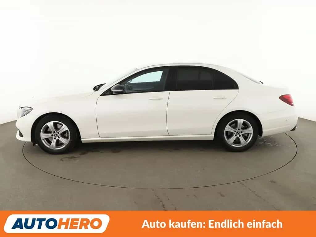 Mercedes-Benz E-Class 200 Avantgarde Aut.*LED*NAVI*TEMPO*PDC*KLIMA* 05/2017-photo-2