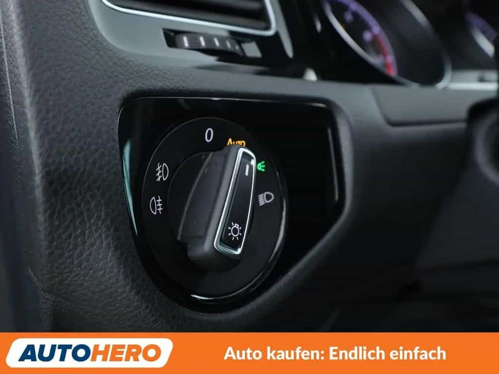 Volkswagen Golf VII 1.4 TSI Highline BM*NAVI*LED*ACC* 02/2018-photo-28