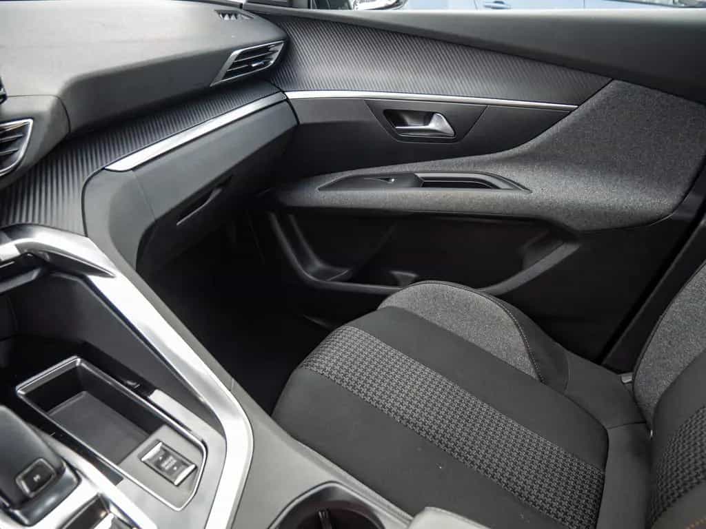 Peugeot 3008 1.2 Active Pack 09/2022-photo-16