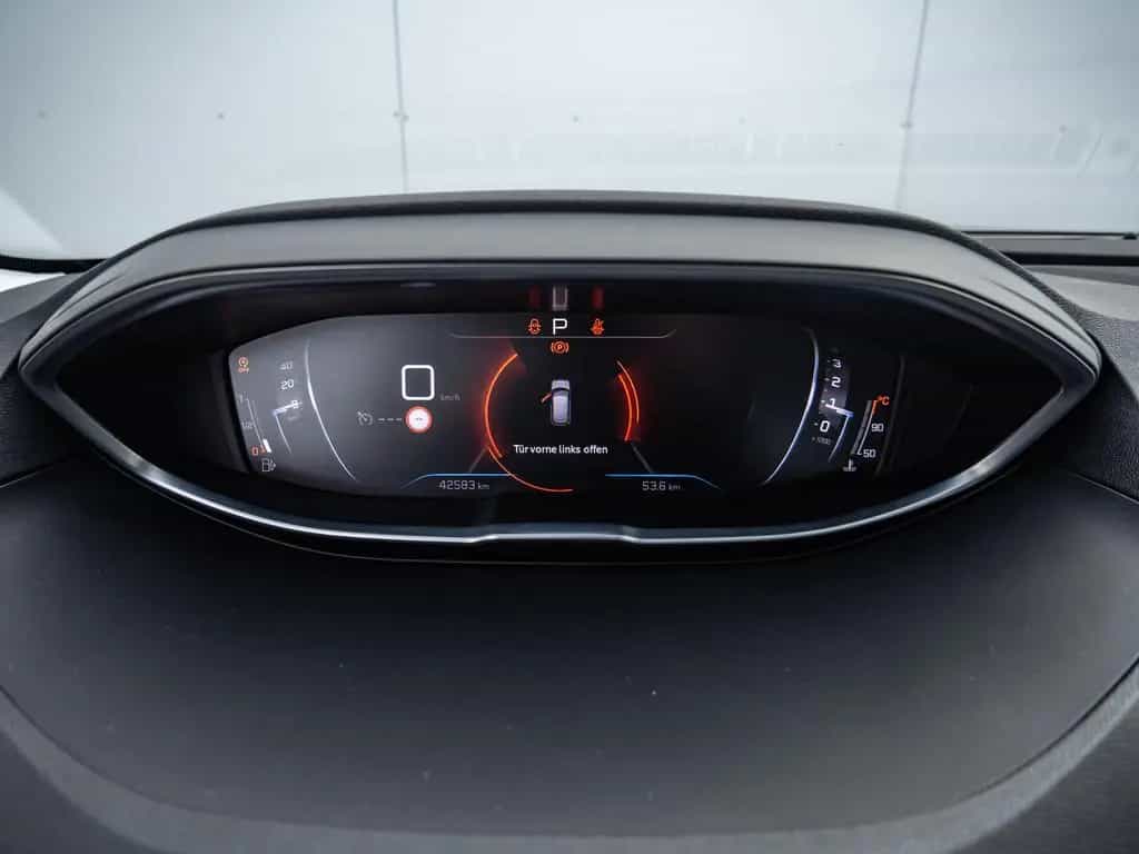 Peugeot 3008 1.2 Active Pack 09/2022-photo-17