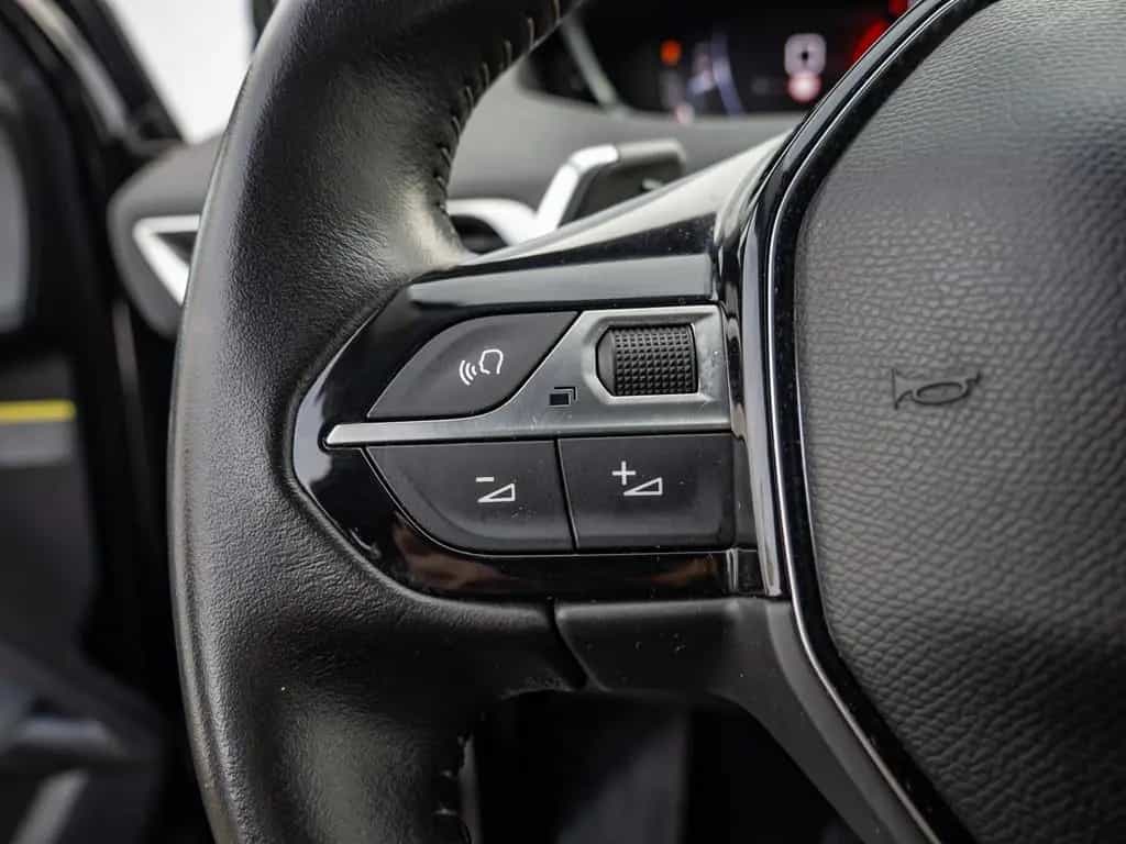 Peugeot 3008 1.2 Active Pack 09/2022-photo-19