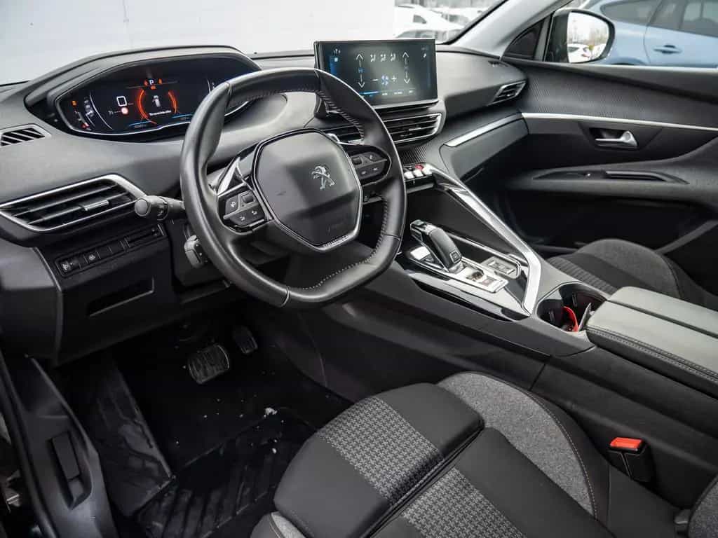 Peugeot 3008 1.2 Active Pack 09/2022-photo-9