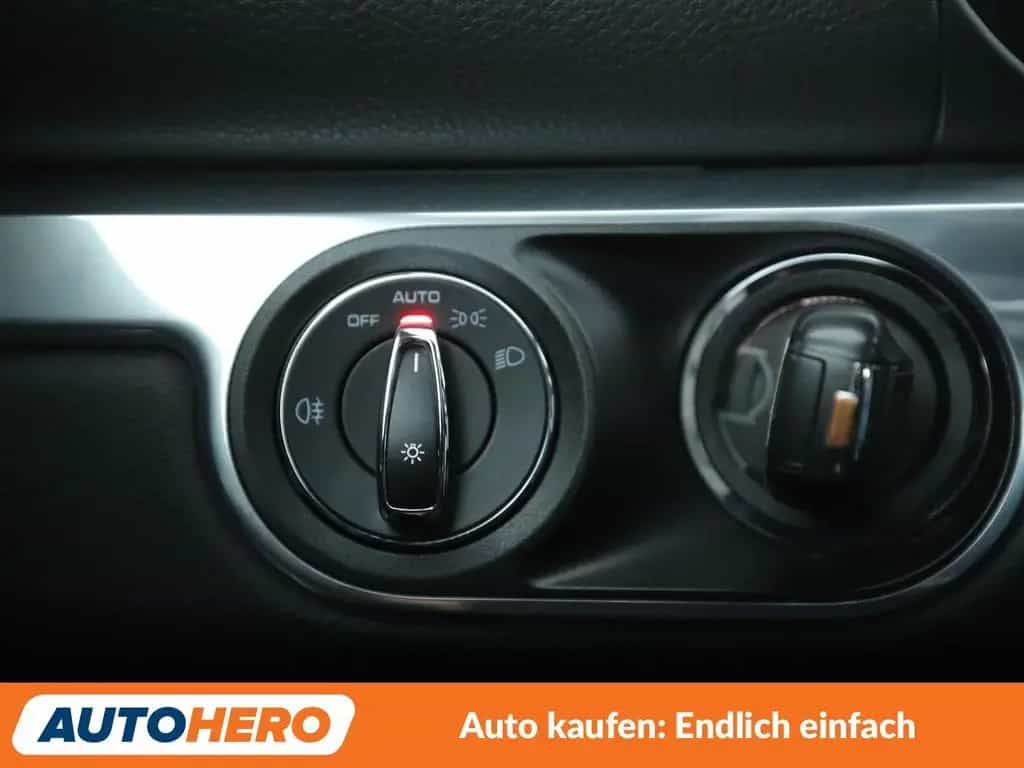Porsche 2.0 Aut.*NAV*XENON*CAM*PDC*SHZ*ALU*KLIMA* 05/2022-photo-23