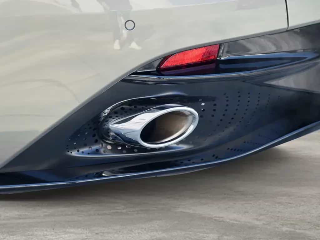 Aston Martin DB12 Volante Titanium Grey / Q- Centenary Saddle 03/2025-photo-24