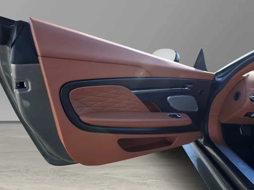 Aston Martin DB12 Volante Titanium Grey / Q- Centenary Saddle 03/2025-photo-30