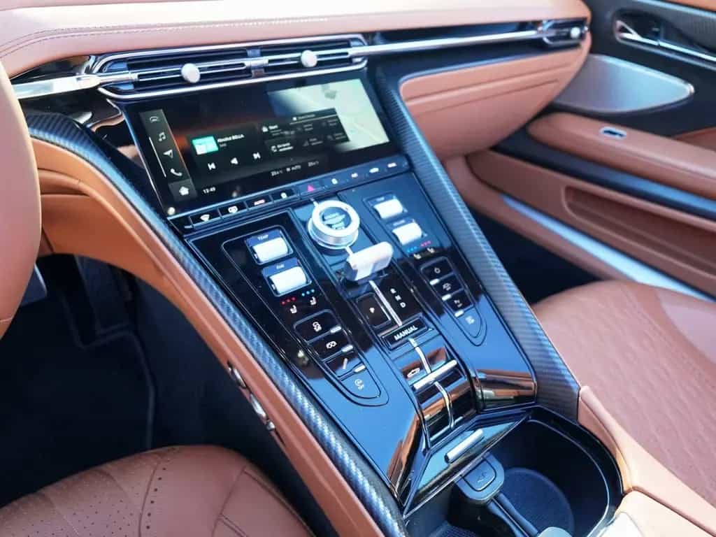 Aston Martin DB12 Volante Titanium Grey / Q- Centenary Saddle 03/2025-photo-35