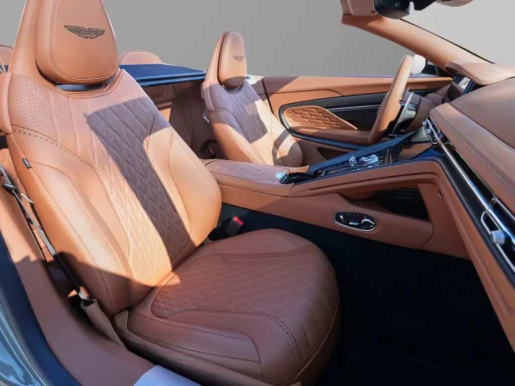 Aston Martin DB12 Volante Titanium Grey / Q- Centenary Saddle 03/2025-photo-41