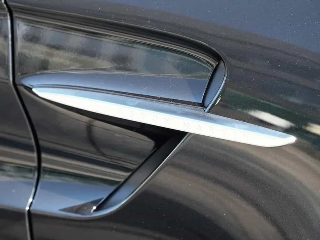 Aston Martin V8 Vantage Vantage Roadster Onyx Black / Onyx Black null-photo-29