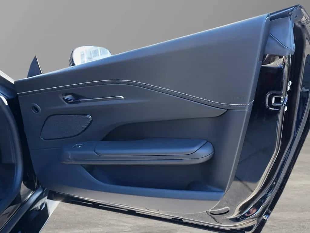Aston Martin V8 Vantage Vantage Roadster Onyx Black / Onyx Black null-photo-39