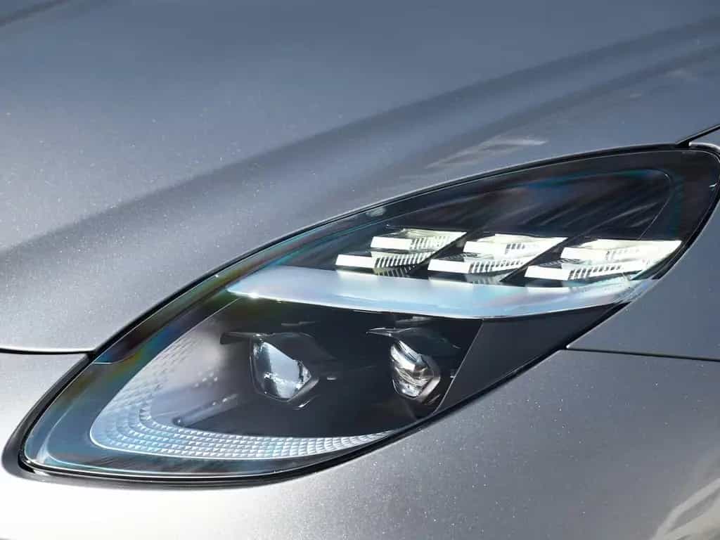 Aston Martin V8 Vantage Vantage Aluminite Silver / Sage Green null-photo-10