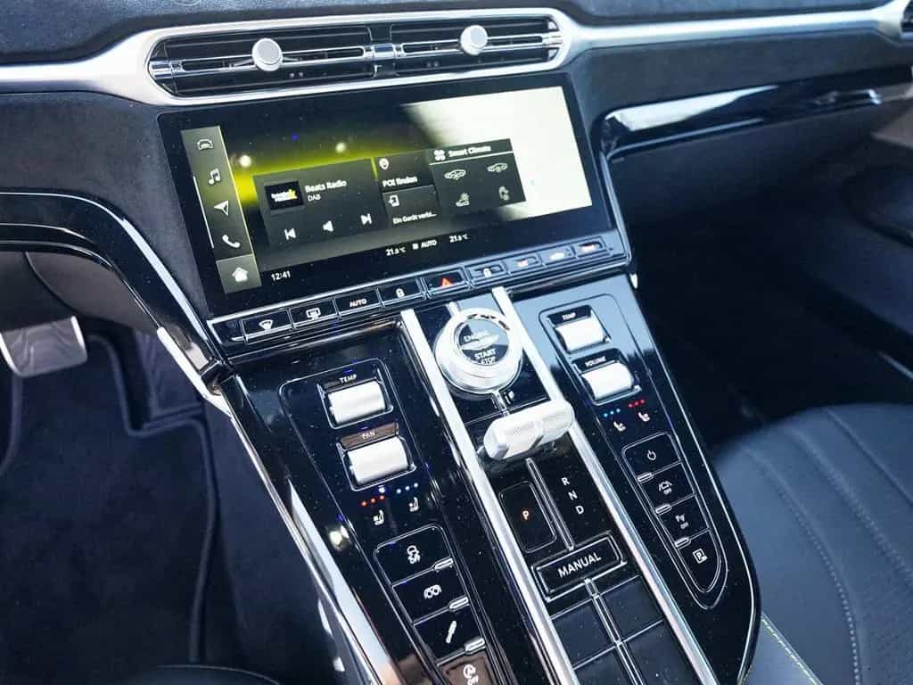 Aston Martin V8 Vantage Vantage Titanium Grey / Onyx Black 02/2026-photo-23
