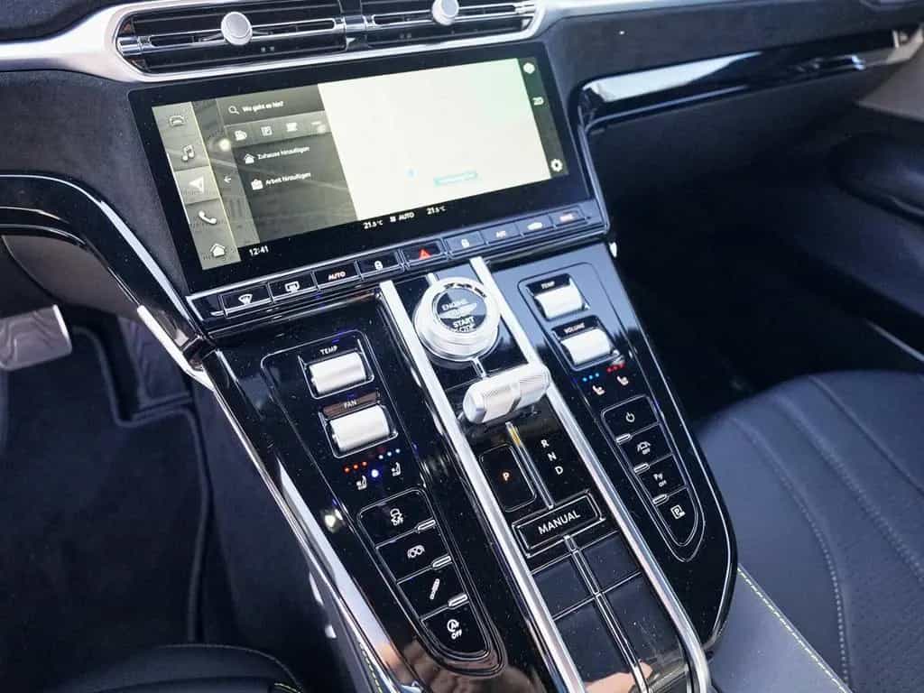 Aston Martin V8 Vantage Vantage Titanium Grey / Onyx Black 02/2026-photo-24