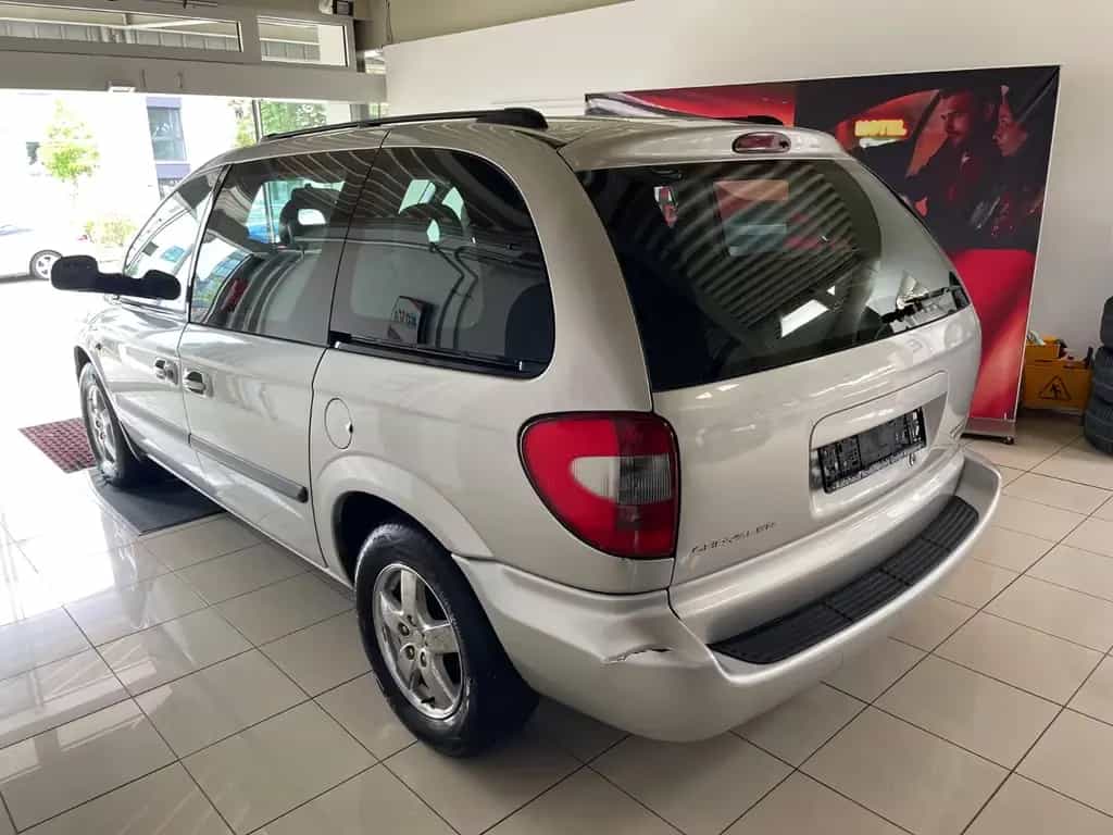 Chrysler Grand Voyager SE 2.8 CRD*1.HAND*TÜV NEU*8xALU 07/2005-photo-2