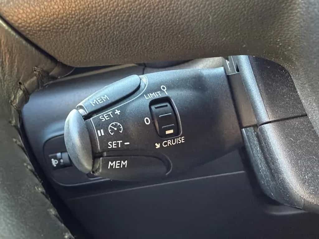 Citroën C3 Shine LED NAVI ASSISTENZ CARPLAY Kam Temp 10/2018-photo-16