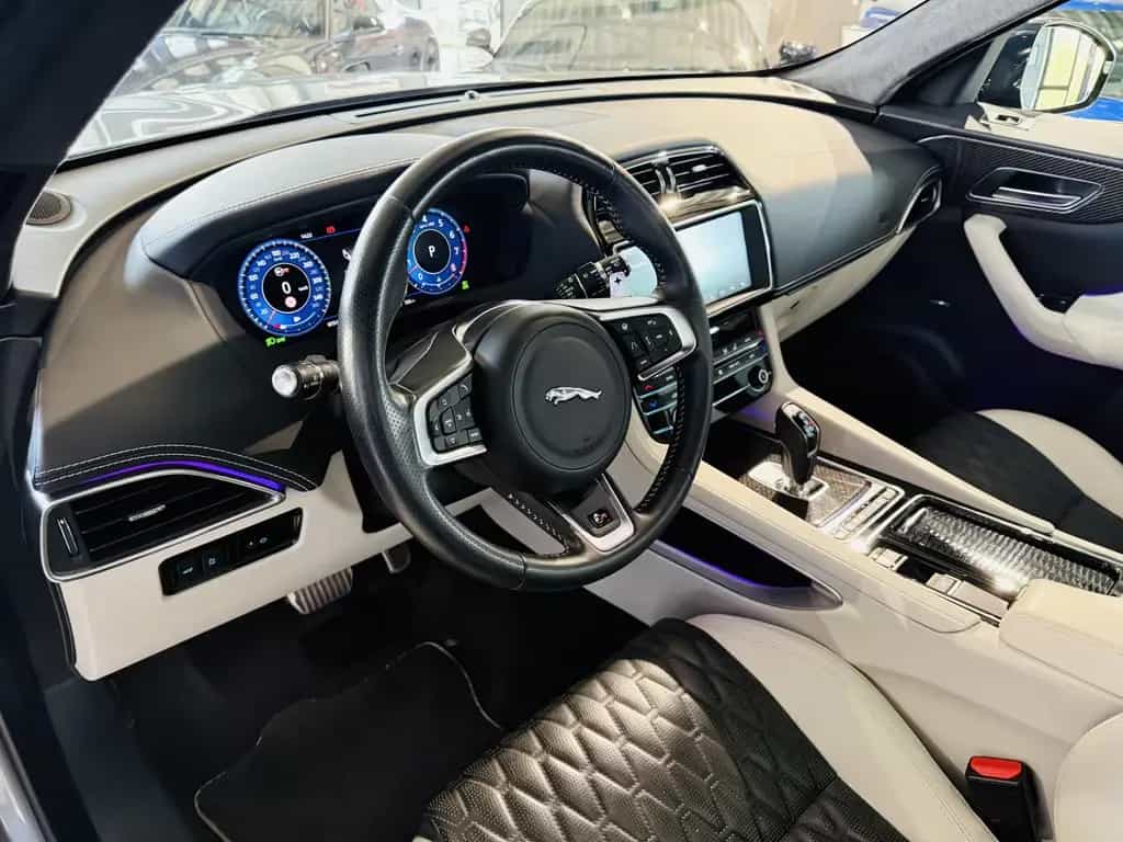 Jaguar F-Pace SVR AWD*PANO*360°KAM*SP.ABGAS*LED*NAVI 06/2020-photo-12