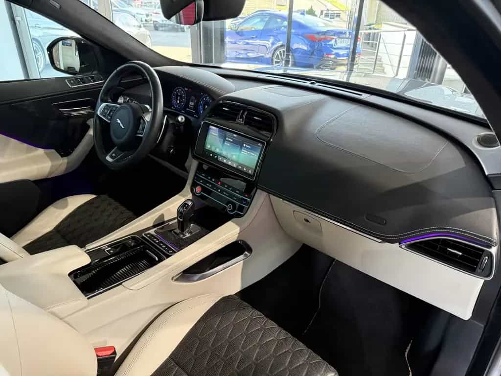 Jaguar F-Pace SVR AWD*PANO*360°KAM*SP.ABGAS*LED*NAVI 06/2020-photo-14