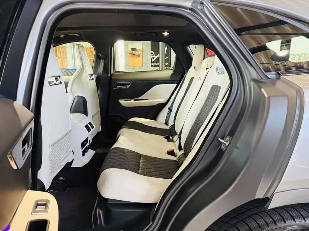 Jaguar F-Pace SVR AWD*PANO*360°KAM*SP.ABGAS*LED*NAVI 06/2020-photo-17