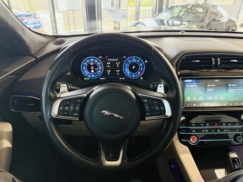 Jaguar F-Pace SVR AWD*PANO*360°KAM*SP.ABGAS*LED*NAVI 06/2020-photo-29