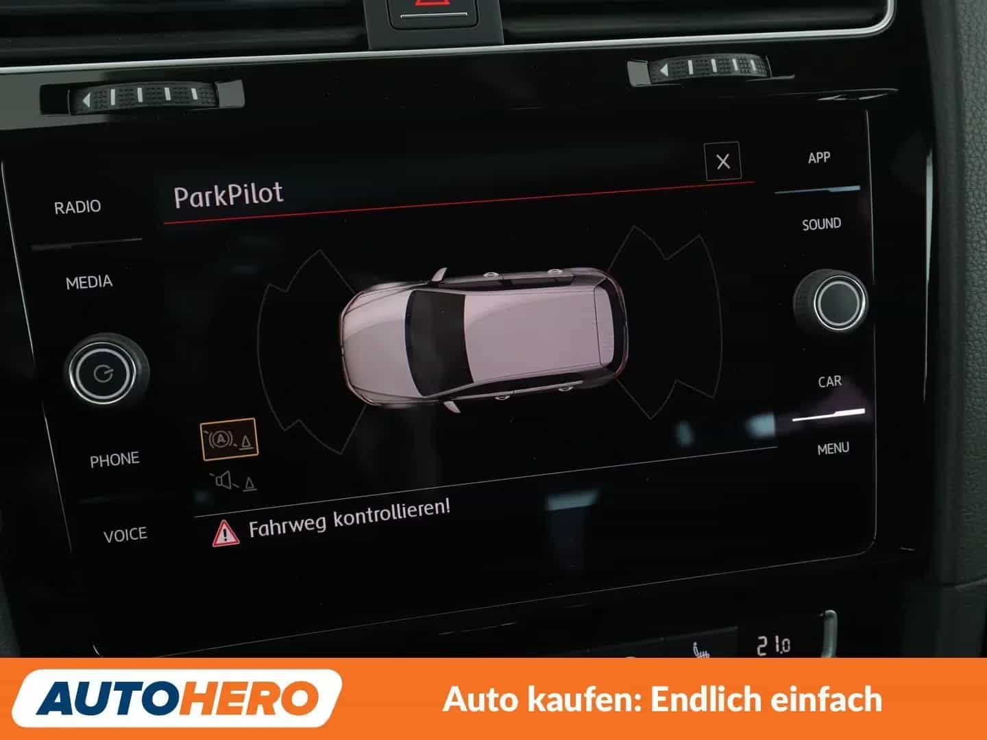 Volkswagen Golf 08/2017-photo-21