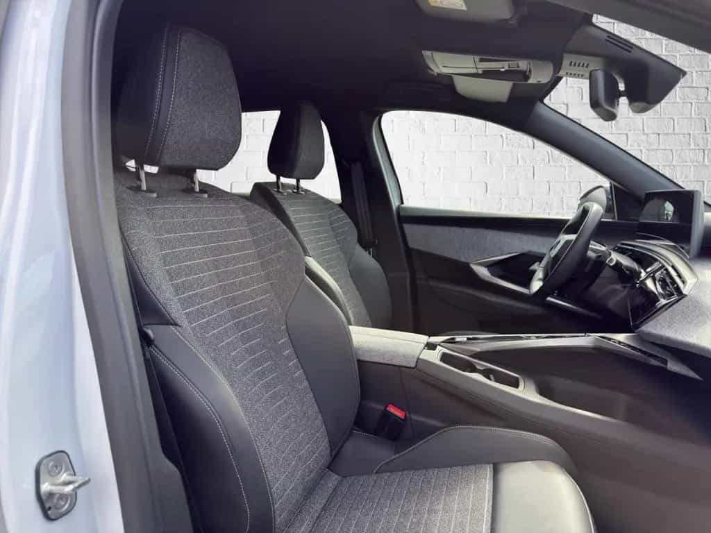 Peugeot 3008 Hybrid 145 1.2 DSC6 Allure  Navi/Winterpake 03/2025-photo-24