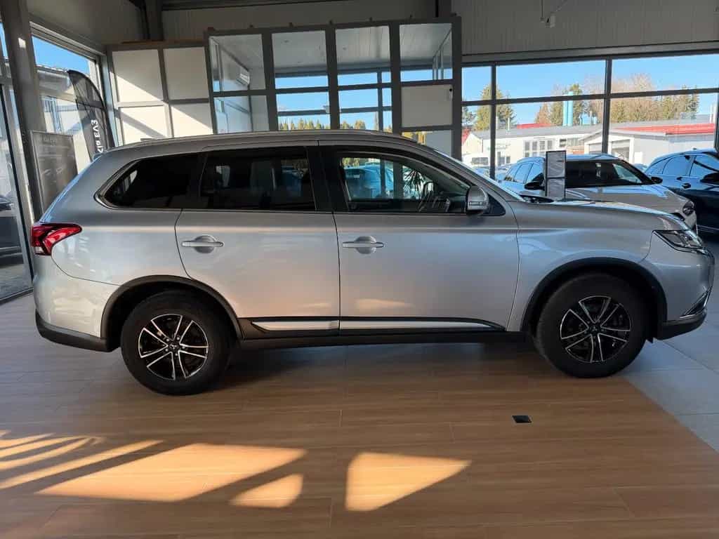 Mitsubishi Outlander Edition 100 2.0 MIVEC ClearTec 2WD 5-G 06/2018-photo-10