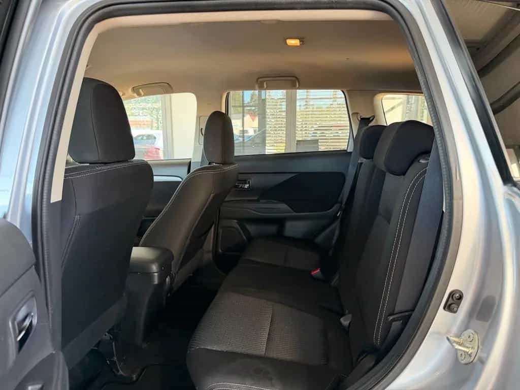 Mitsubishi Outlander Edition 100 2.0 MIVEC ClearTec 2WD 5-G 06/2018-photo-3