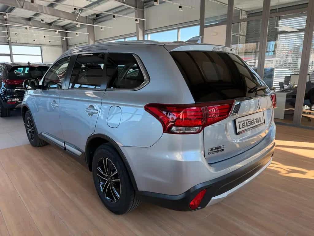 Mitsubishi Outlander Edition 100 2.0 MIVEC ClearTec 2WD 5-G 06/2018-photo-4