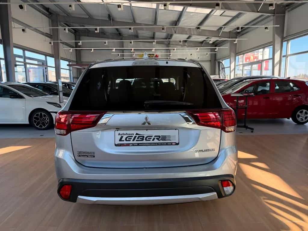 Mitsubishi Outlander Edition 100 2.0 MIVEC ClearTec 2WD 5-G 06/2018-photo-5