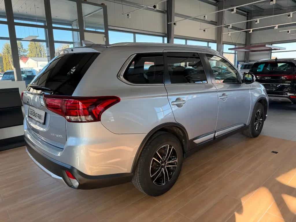 Mitsubishi Outlander Edition 100 2.0 MIVEC ClearTec 2WD 5-G 06/2018-photo-7