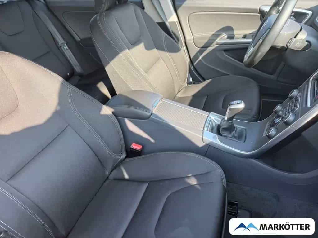 Volvo V60 2.0 Kinetic CAM/PDC/NAVI/BLUETOOTH/TEMP 02/2018-photo-10