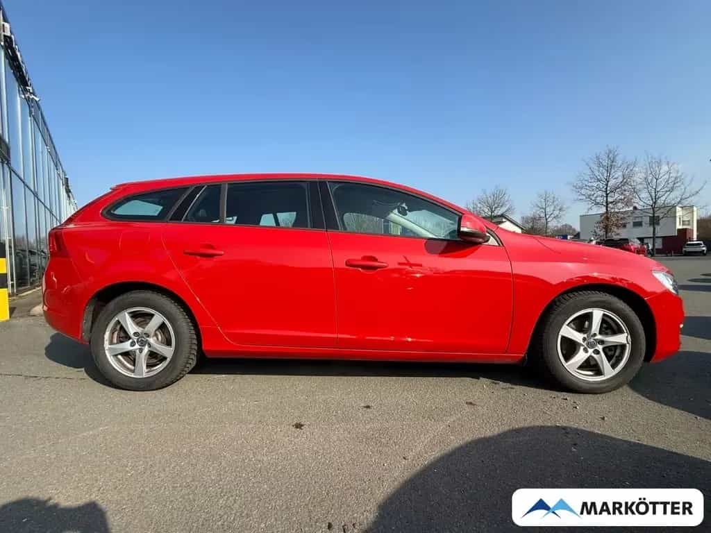 Volvo V60 2.0 Kinetic CAM/PDC/NAVI/BLUETOOTH/TEMP 02/2018-photo-2