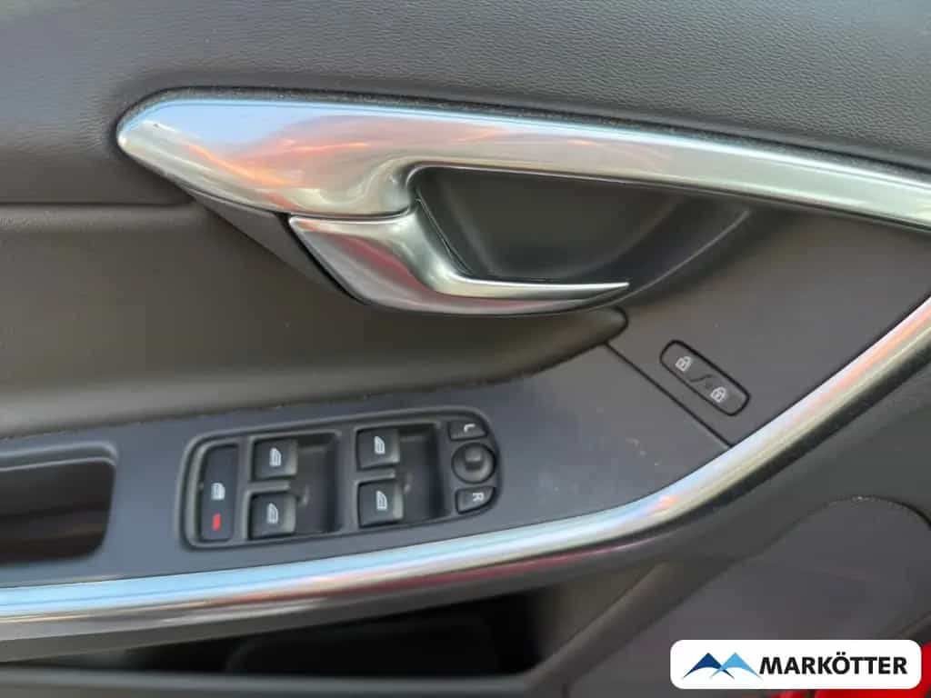 Volvo V60 2.0 Kinetic CAM/PDC/NAVI/BLUETOOTH/TEMP 02/2018-photo-9