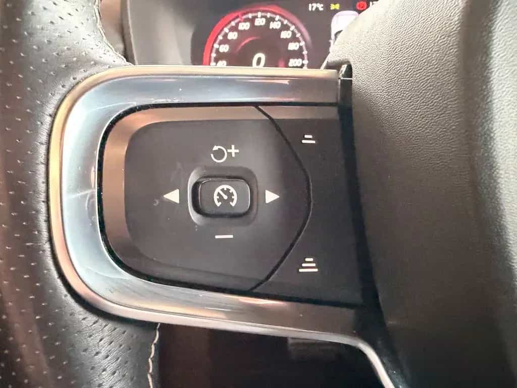 Volvo XC40 XC 40 T4 2WD R-Design LED NAVI TWA RFK WINTERP. 06/2020-photo-12