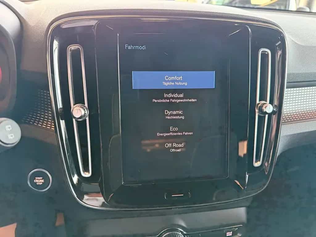 Volvo XC40 XC 40 T4 2WD R-Design LED NAVI TWA RFK WINTERP. 06/2020-photo-17