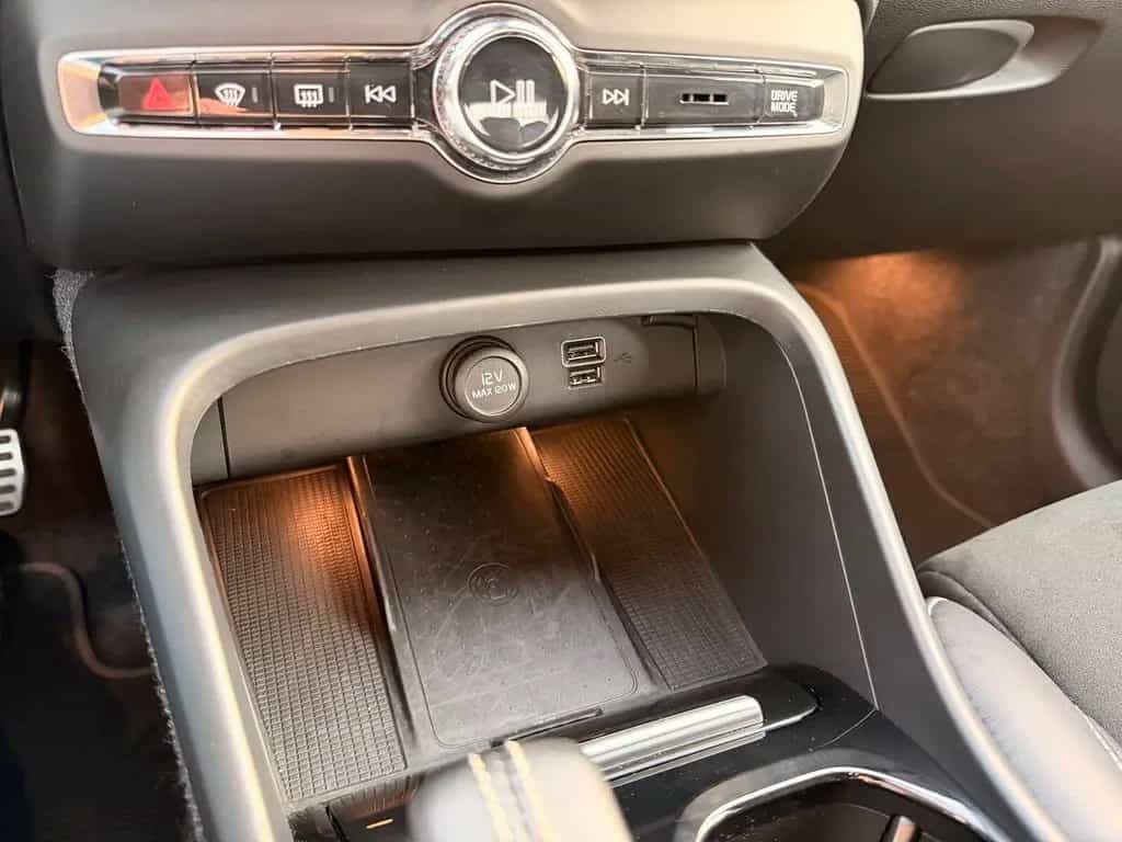 Volvo XC40 XC 40 T4 2WD R-Design LED NAVI TWA RFK WINTERP. 06/2020-photo-26