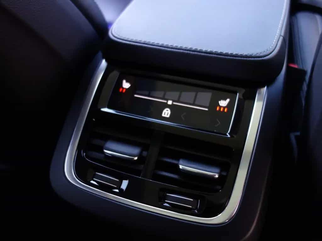 Volvo XC90 Inscription AWD Autom PANO AHK Leder SHZ 06/2021-photo-20
