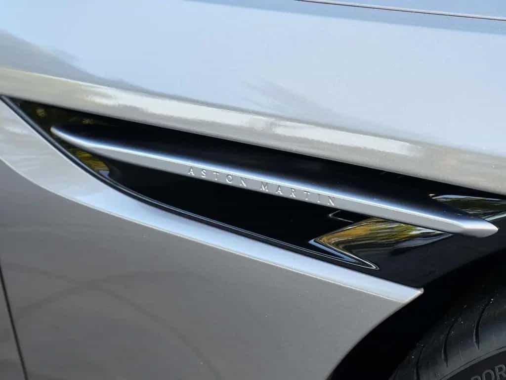 Aston Martin DB12 Aluminite Silver / Onyx Black / Ivory null-photo-11