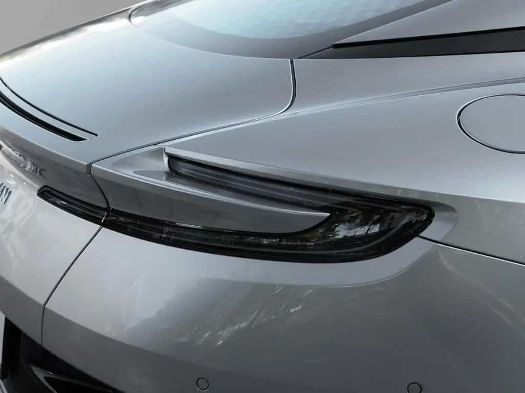 Aston Martin DB12 Aluminite Silver / Onyx Black / Ivory null-photo-13