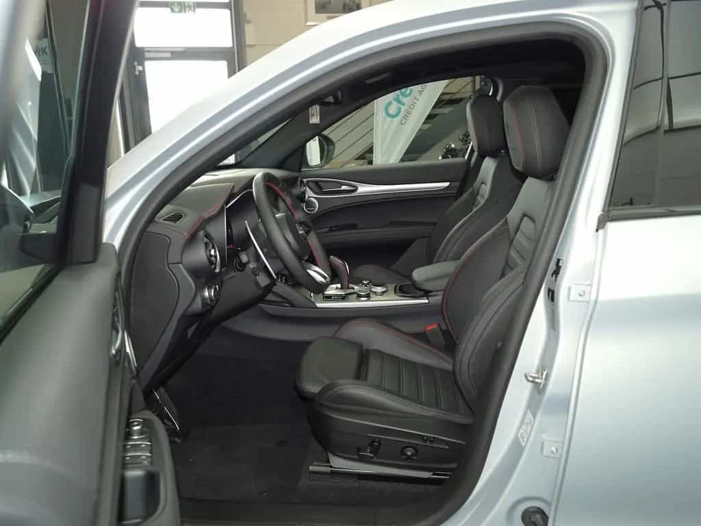 Alfa Romeo Stelvio 2.2 D Competizione Q4 ALLRAD LEDER AHK 11/2023-photo-11
