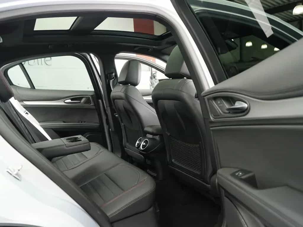 Alfa Romeo Stelvio 2.2 D Competizione Q4 ALLRAD LEDER AHK 11/2023-photo-13