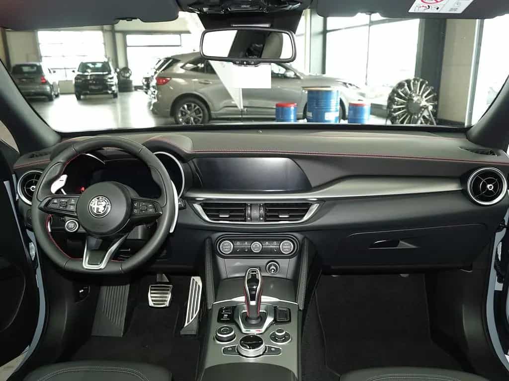 Alfa Romeo Stelvio 2.2 D Competizione Q4 ALLRAD LEDER AHK 11/2023-photo-16