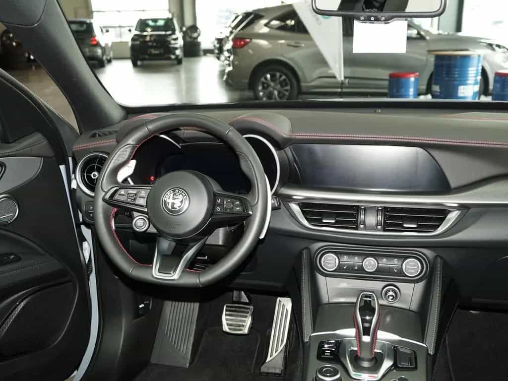 Alfa Romeo Stelvio 2.2 D Competizione Q4 ALLRAD LEDER AHK 11/2023-photo-17