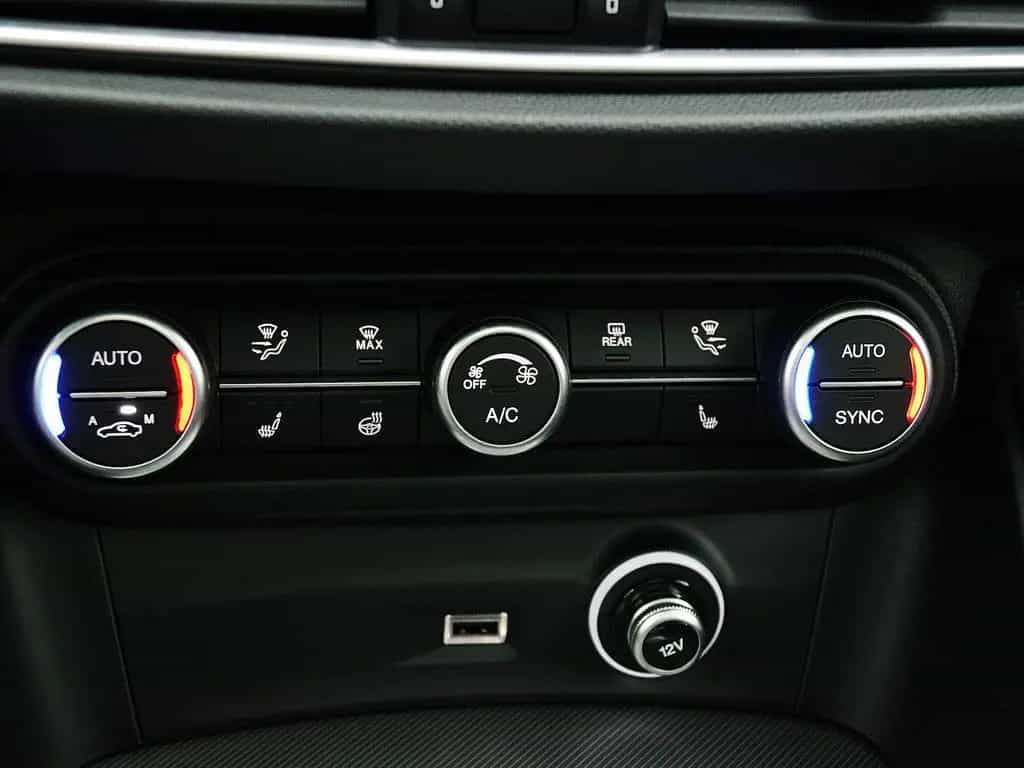 Alfa Romeo Stelvio 2.2 D Competizione Q4 ALLRAD LEDER AHK 11/2023-photo-27
