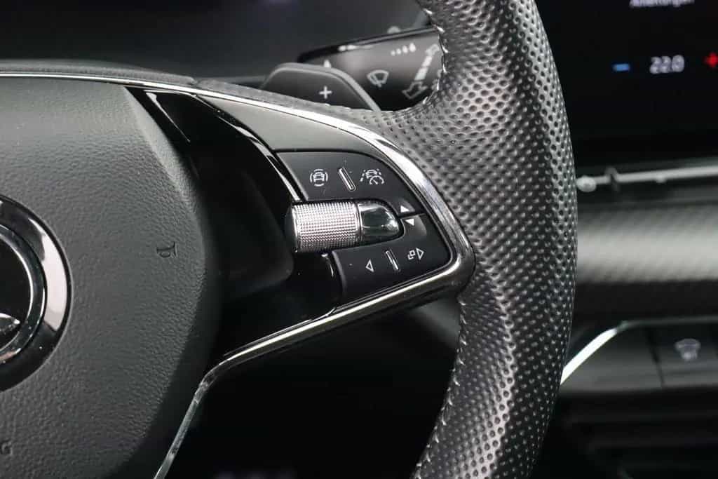 Skoda Octavia COMBI RS 2.0TDI DSG LEDER/ALCANTARA+HUD 01/2024-photo-13