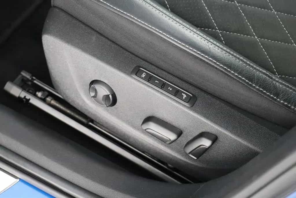 Skoda Octavia COMBI RS 2.0TDI DSG LEDER/ALCANTARA+HUD 01/2024-photo-24
